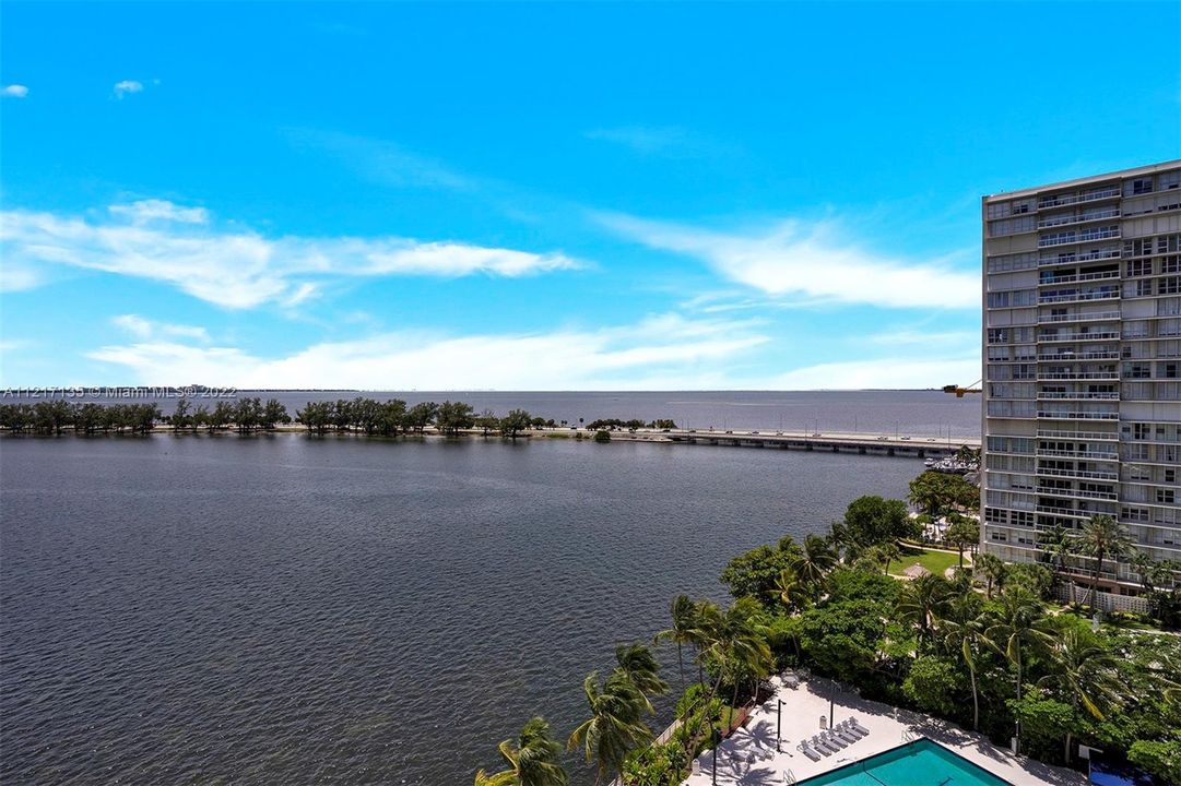 Recently Sold: $1,295,000 (3 beds, 3 baths, 2898 Square Feet)