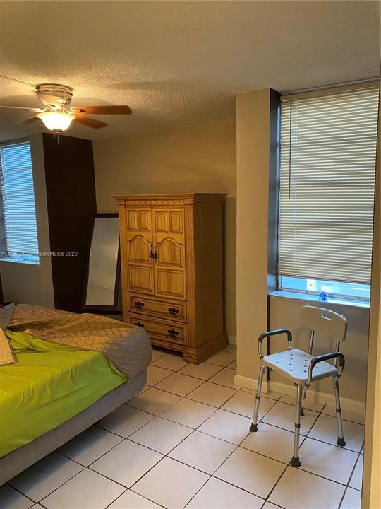 Recently Sold: $162,500 (1 beds, 1 baths, 779 Square Feet)