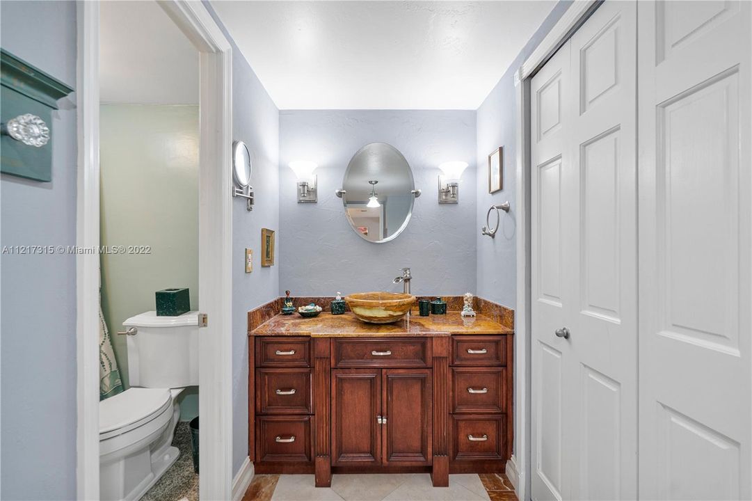 Recently Sold: $595,000 (2 beds, 2 baths, 1024 Square Feet)