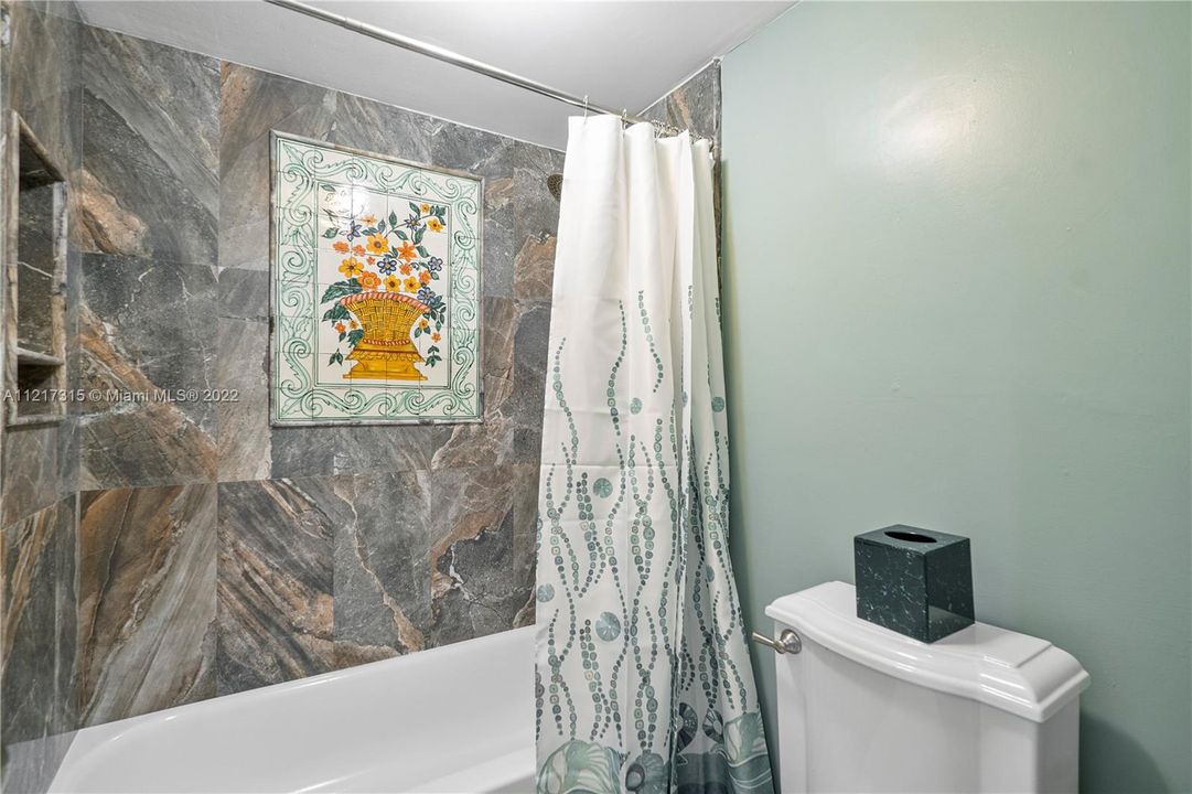 最近售出: $595,000 (2 贝兹, 2 浴室, 1024 平方英尺)