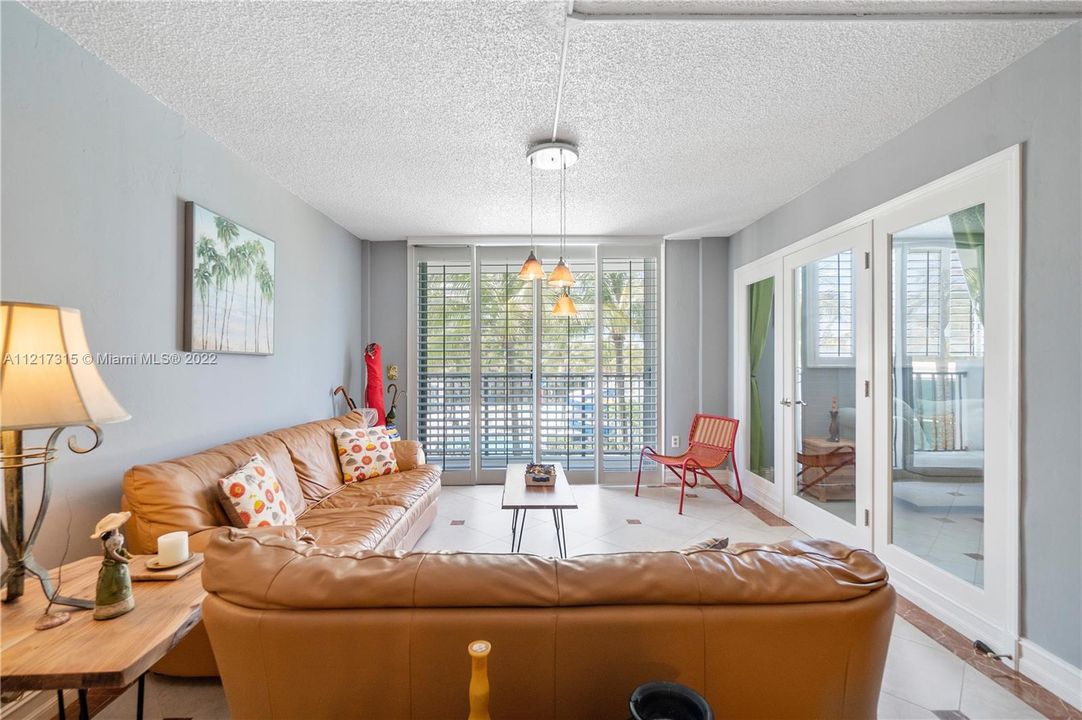 Recently Sold: $595,000 (2 beds, 2 baths, 1024 Square Feet)