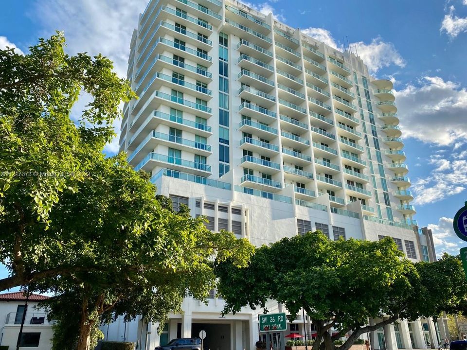 Recently Sold: $385,000 (1 beds, 1 baths, 821 Square Feet)