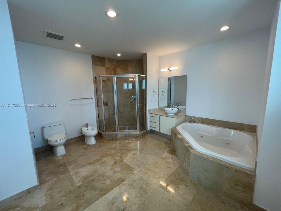 最近售出: $640,000 (2 贝兹, 2 浴室, 1594 平方英尺)