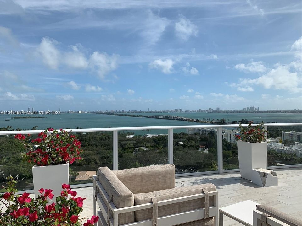 Recently Sold: $628,000 (2 beds, 2 baths, 1044 Square Feet)