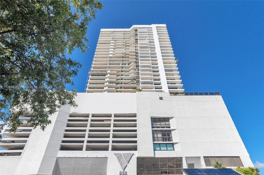 Recently Sold: $429,000 (1 beds, 1 baths, 890 Square Feet)