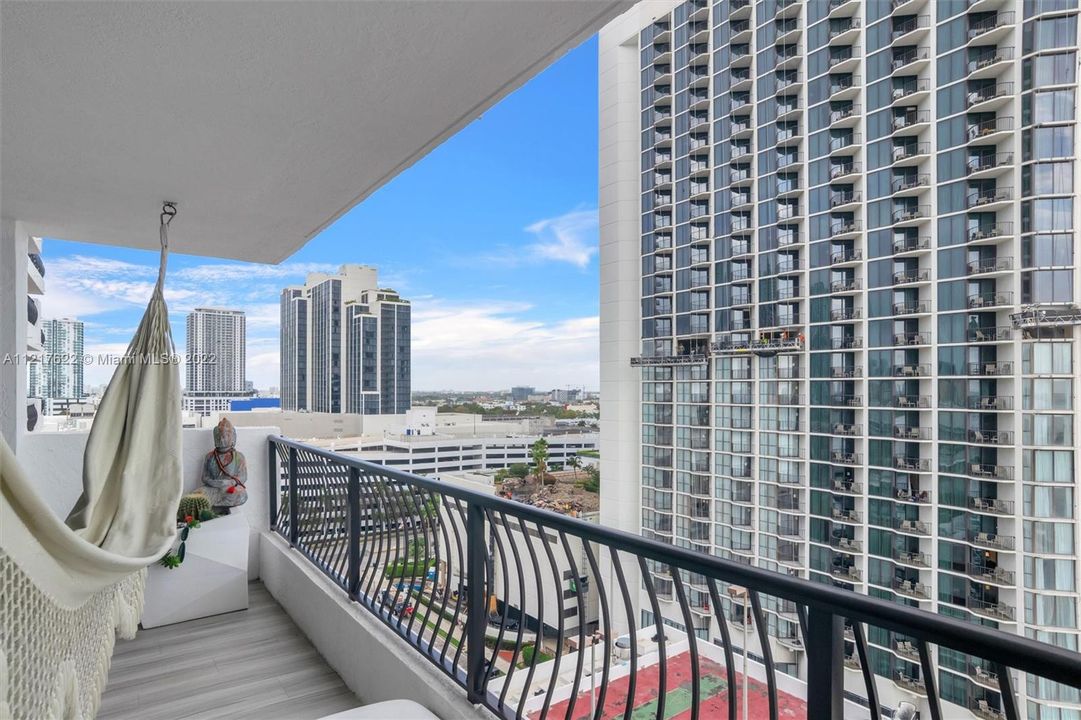 Recently Sold: $429,000 (1 beds, 1 baths, 890 Square Feet)