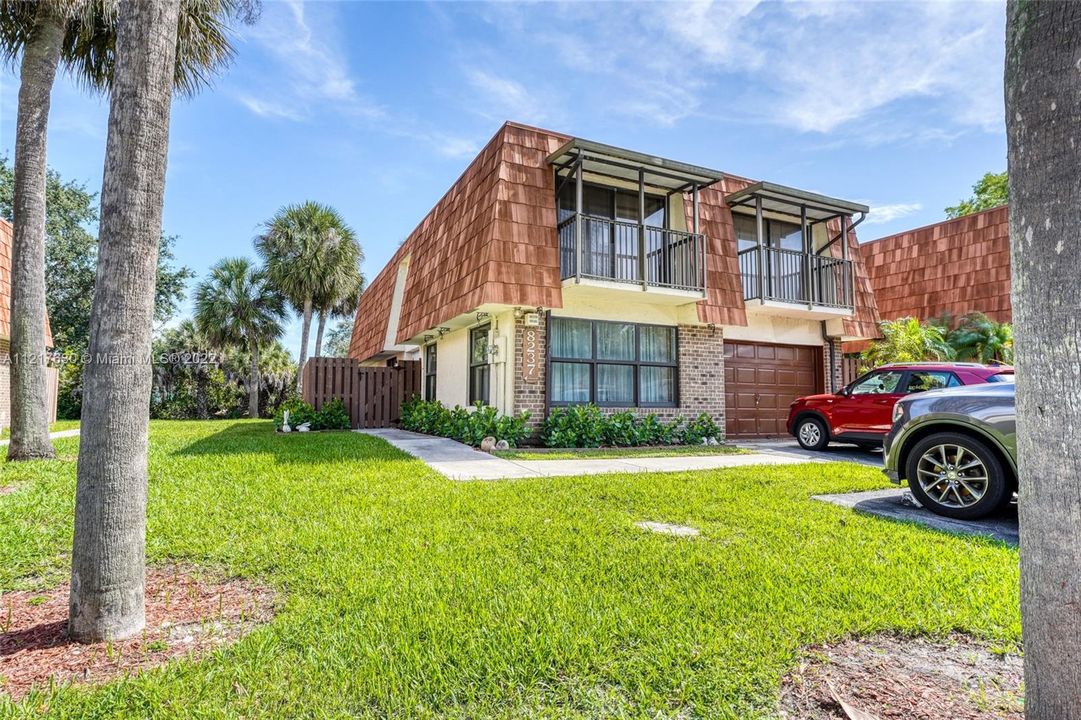 Recently Sold: $425,000 (3 beds, 3 baths, 2490 Square Feet)