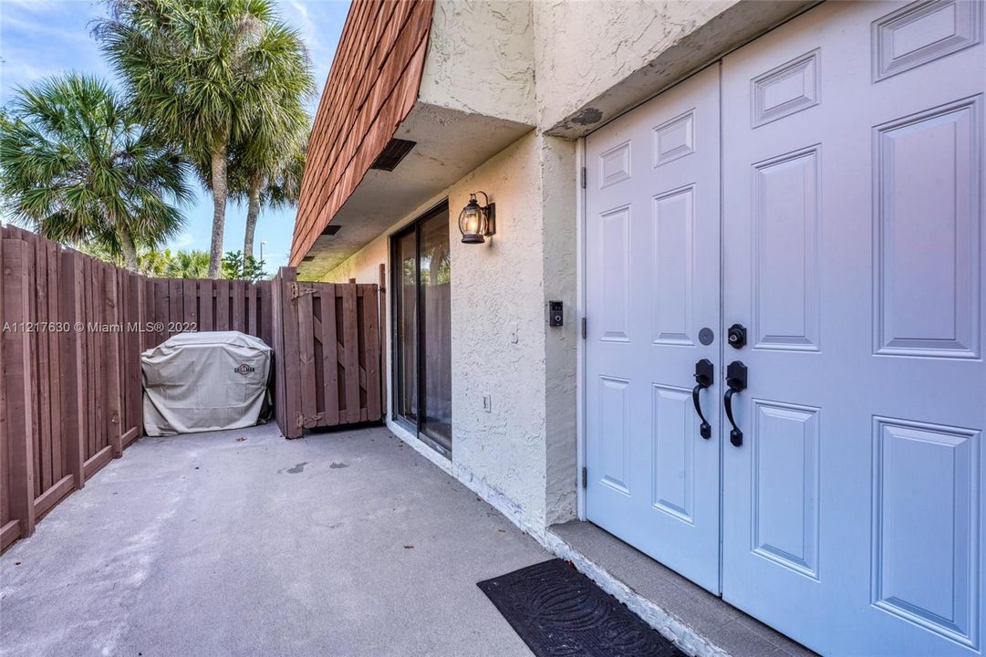 Recently Sold: $425,000 (3 beds, 3 baths, 2490 Square Feet)