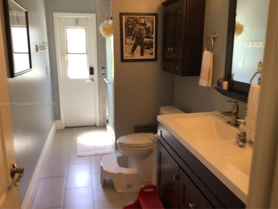 最近租的: $4,200 (3 贝兹, 2 浴室, 2164 平方英尺)