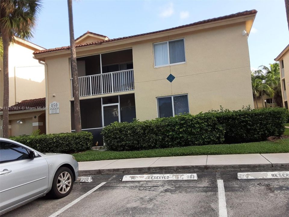 Recently Sold: $275,000 (2 beds, 1 baths, 747 Square Feet)