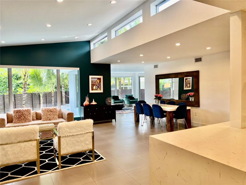 Recently Sold: $2,299,000 (5 beds, 4 baths, 3129 Square Feet)