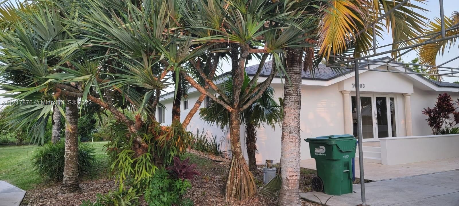 Recently Rented: $4,500 (3 beds, 2 baths, 1634 Square Feet)