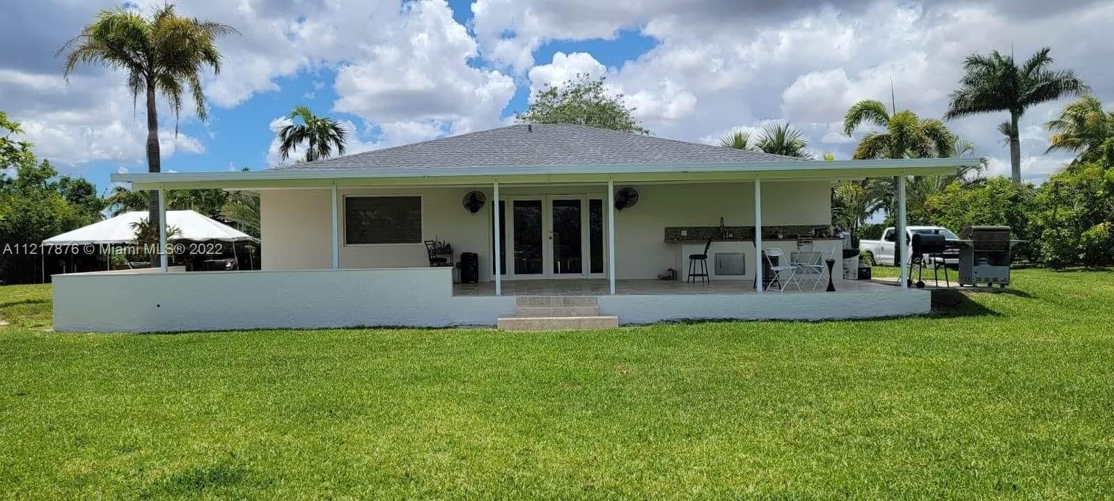 Recently Rented: $4,500 (3 beds, 2 baths, 1634 Square Feet)