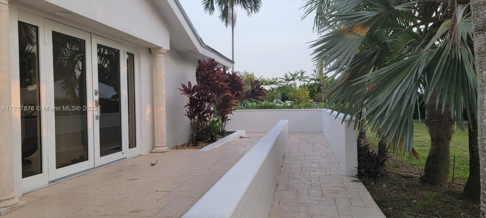 Recently Rented: $4,500 (3 beds, 2 baths, 1634 Square Feet)