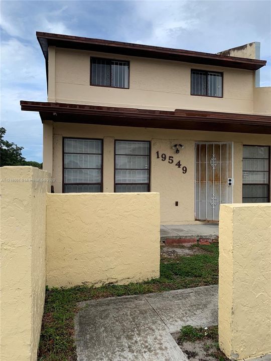 Vendido Recientemente: $379,000 (3 camas, 2 baños, 1678 Pies cuadrados)