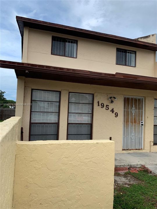 Vendido Recientemente: $379,000 (3 camas, 2 baños, 1678 Pies cuadrados)