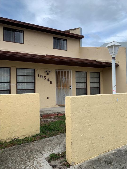 Vendido Recientemente: $379,000 (3 camas, 2 baños, 1678 Pies cuadrados)
