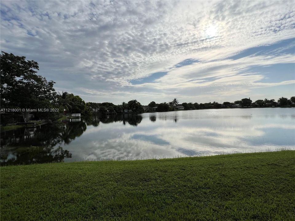 Vendido Recientemente: $379,000 (3 camas, 2 baños, 1678 Pies cuadrados)