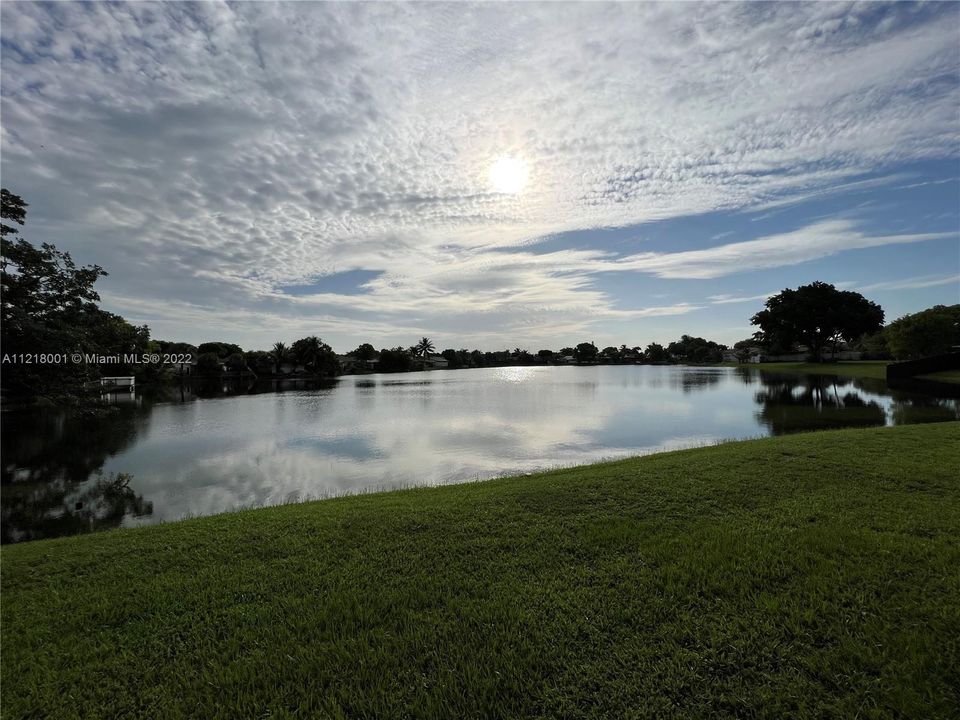 Vendido Recientemente: $379,000 (3 camas, 2 baños, 1678 Pies cuadrados)