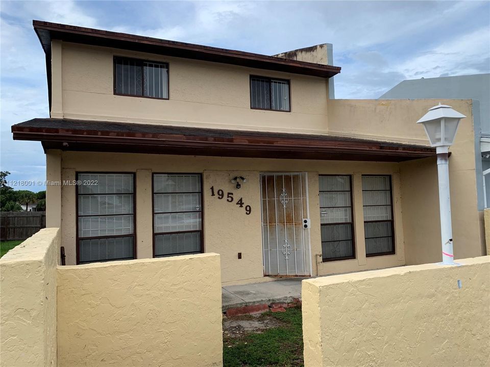 Vendido Recientemente: $379,000 (3 camas, 2 baños, 1678 Pies cuadrados)