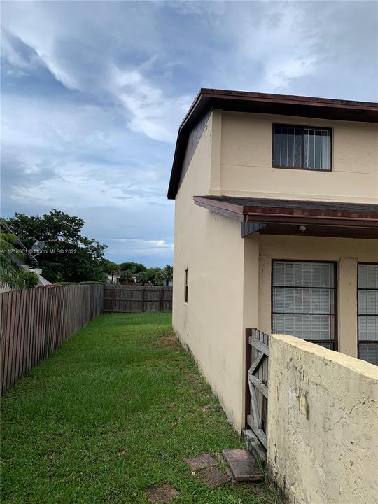 Vendido Recientemente: $379,000 (3 camas, 2 baños, 1678 Pies cuadrados)