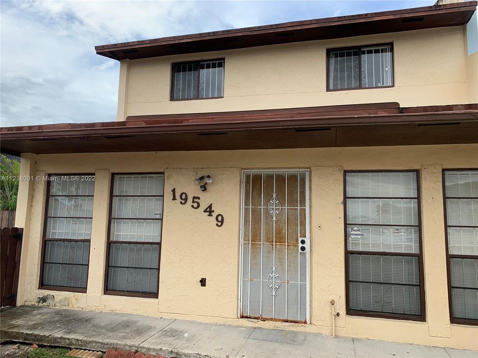 Vendido Recientemente: $379,000 (3 camas, 2 baños, 1678 Pies cuadrados)