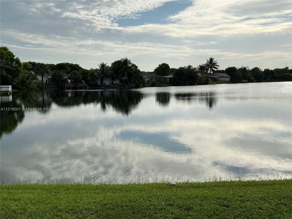 Vendido Recientemente: $379,000 (3 camas, 2 baños, 1678 Pies cuadrados)