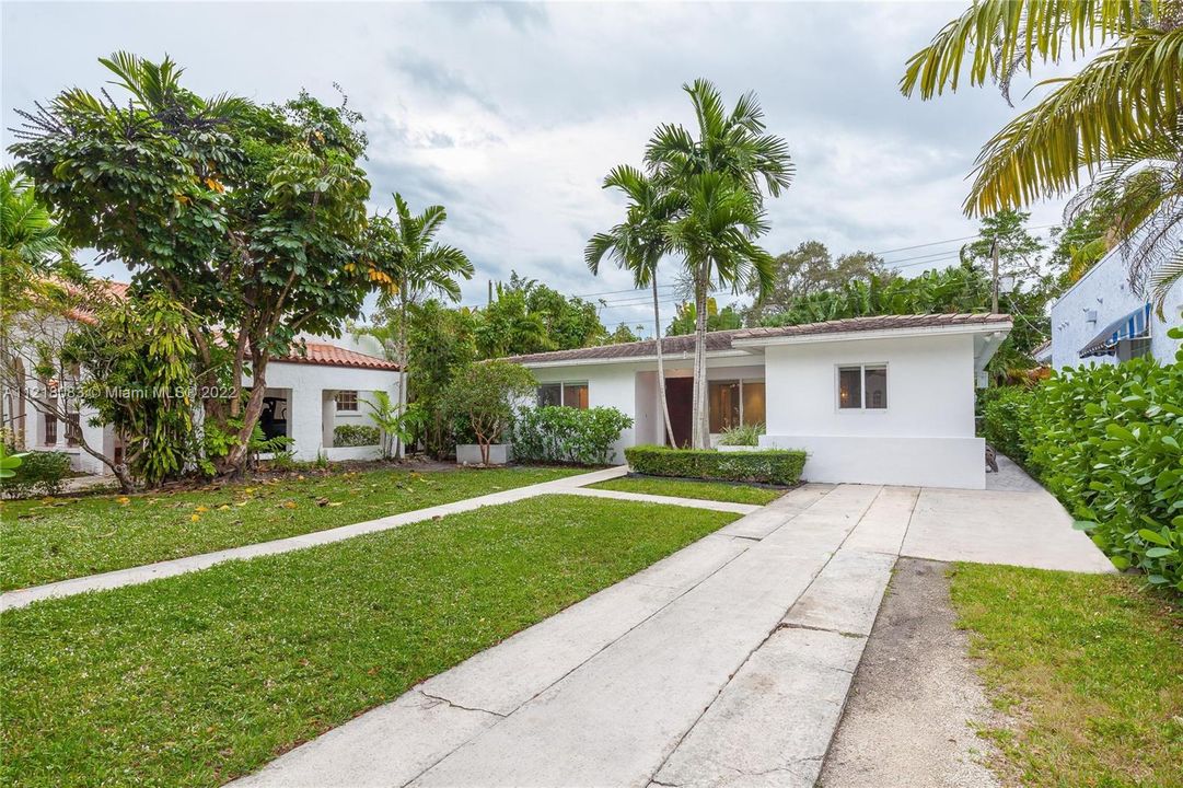 Recently Sold: $1,275,000 (3 beds, 2 baths, 1810 Square Feet)