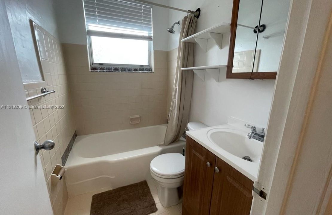 Недавно арендовано: $2,400 (1 спален, 1 ванн, 600 Квадратных фут)