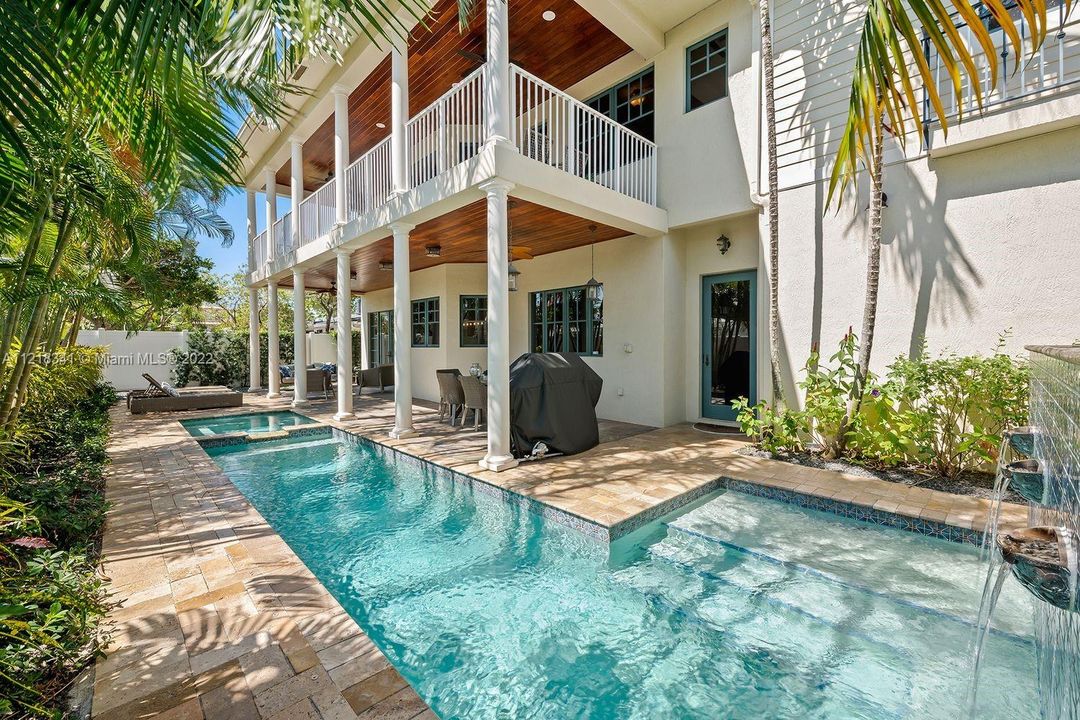 Recently Sold: $3,200,000 (5 beds, 5 baths, 4565 Square Feet)