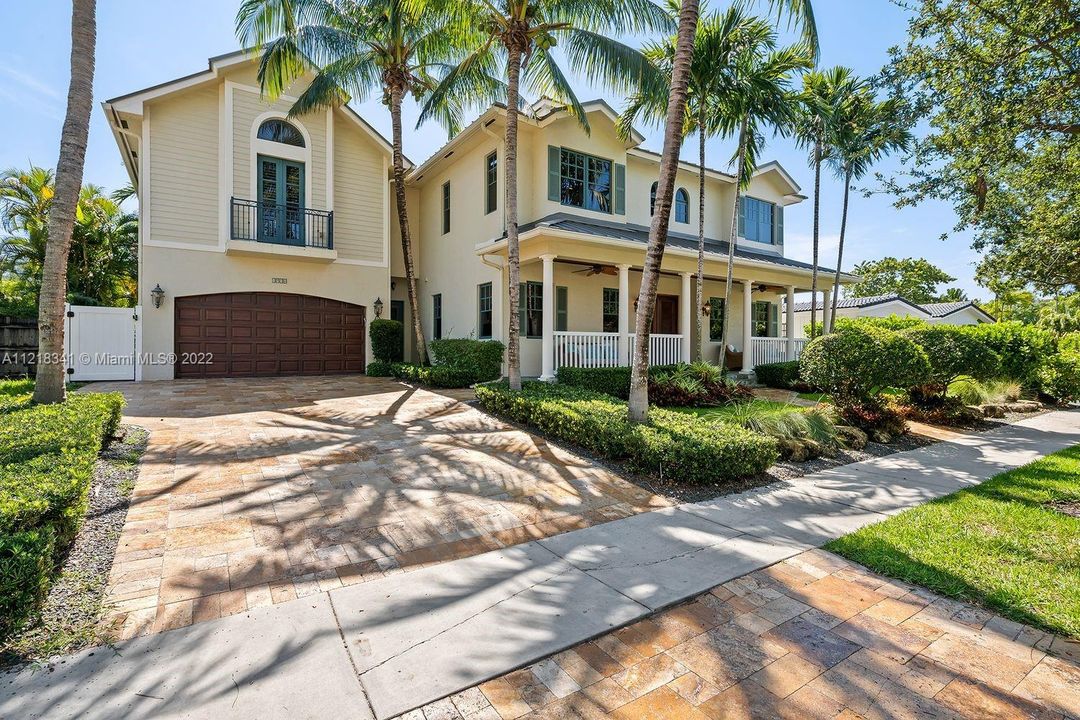 Recently Sold: $3,200,000 (5 beds, 5 baths, 4565 Square Feet)
