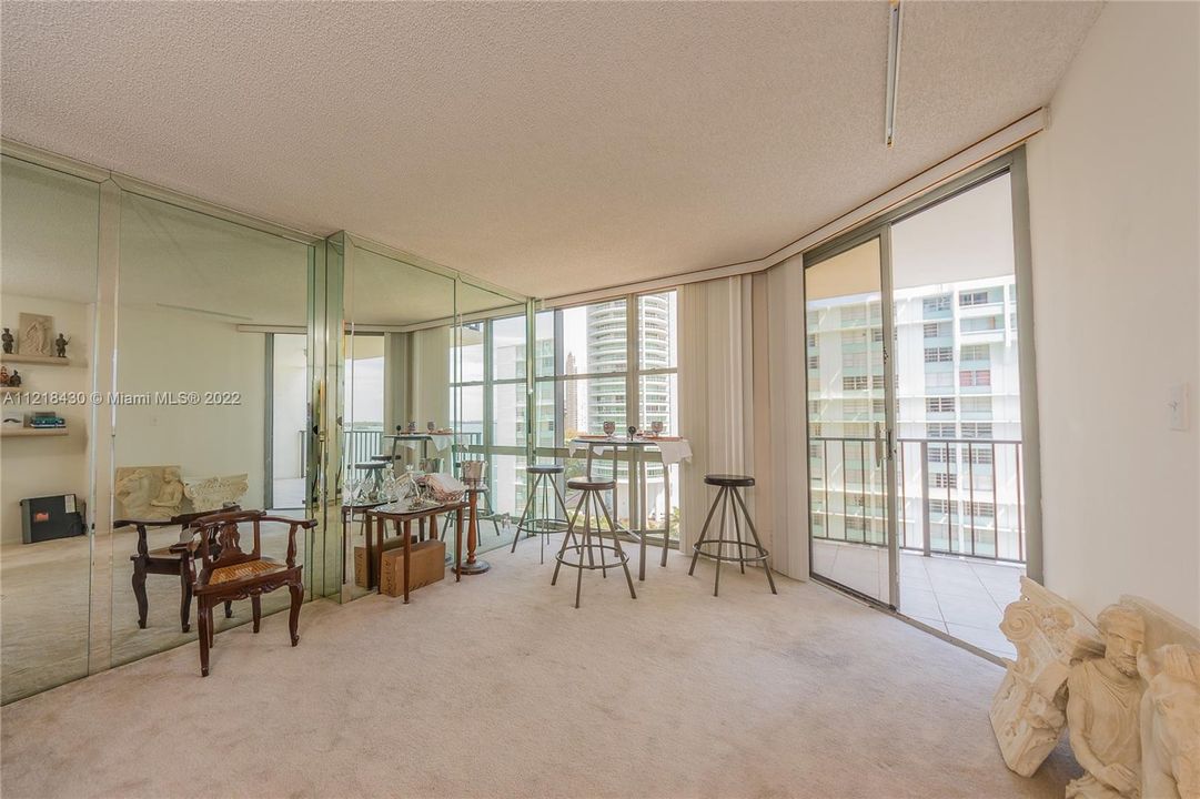 Recently Sold: $397,000 (1 beds, 1 baths, 868 Square Feet)