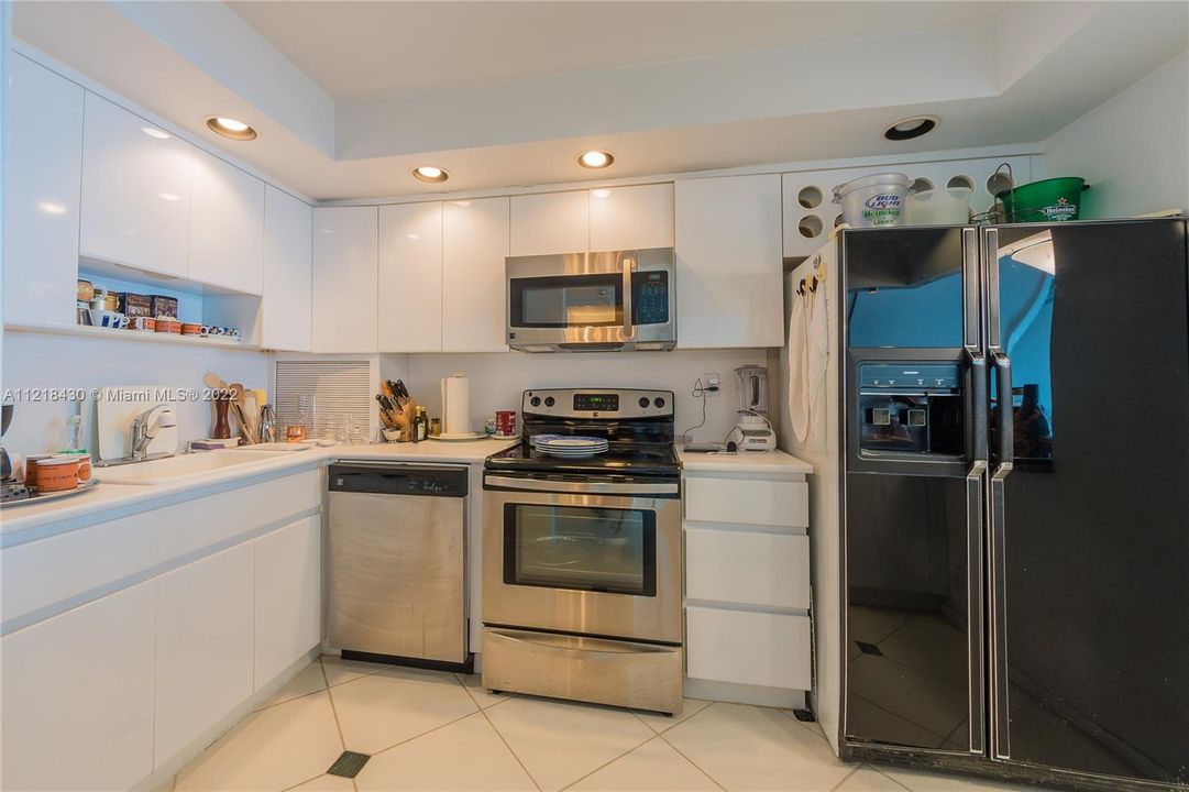 Recently Sold: $397,000 (1 beds, 1 baths, 868 Square Feet)