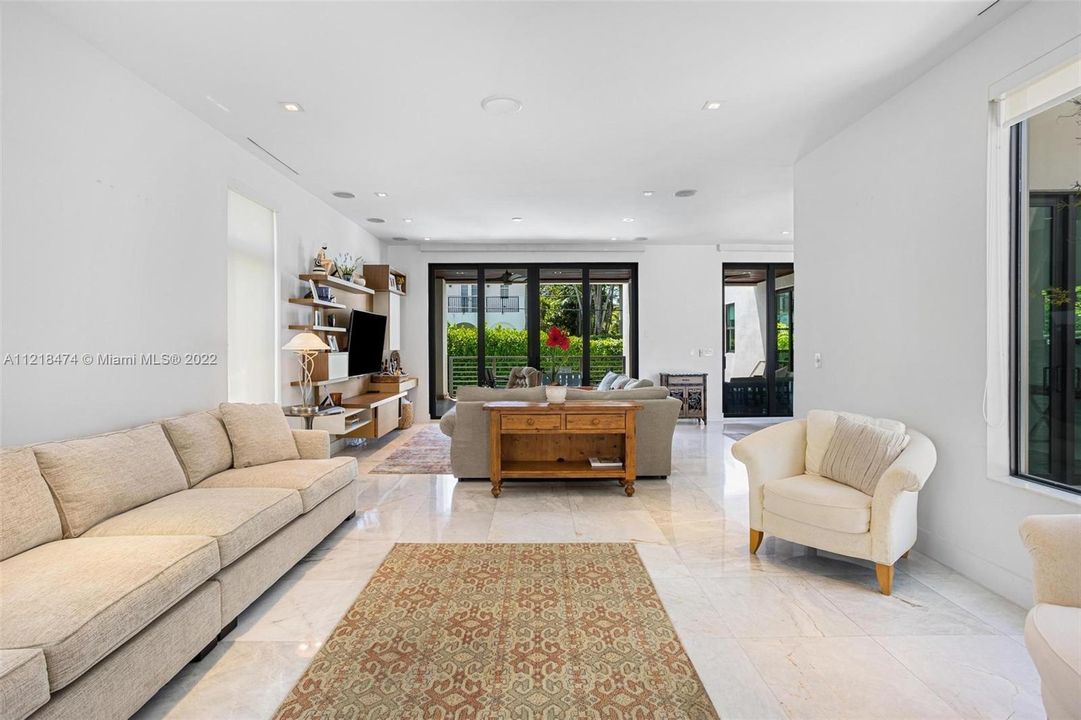 Recently Sold: $4,300,000 (5 beds, 4 baths, 3670 Square Feet)
