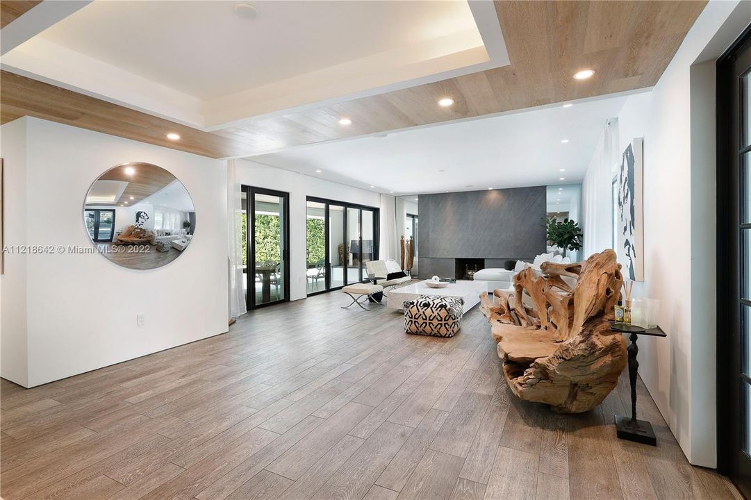 Recently Sold: $3,950,000 (5 beds, 3 baths, 3534 Square Feet)