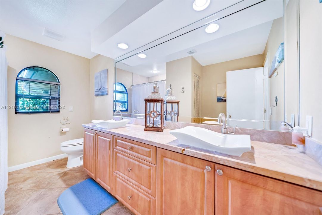 Recently Rented: $4,100 (4 beds, 3 baths, 2740 Square Feet)