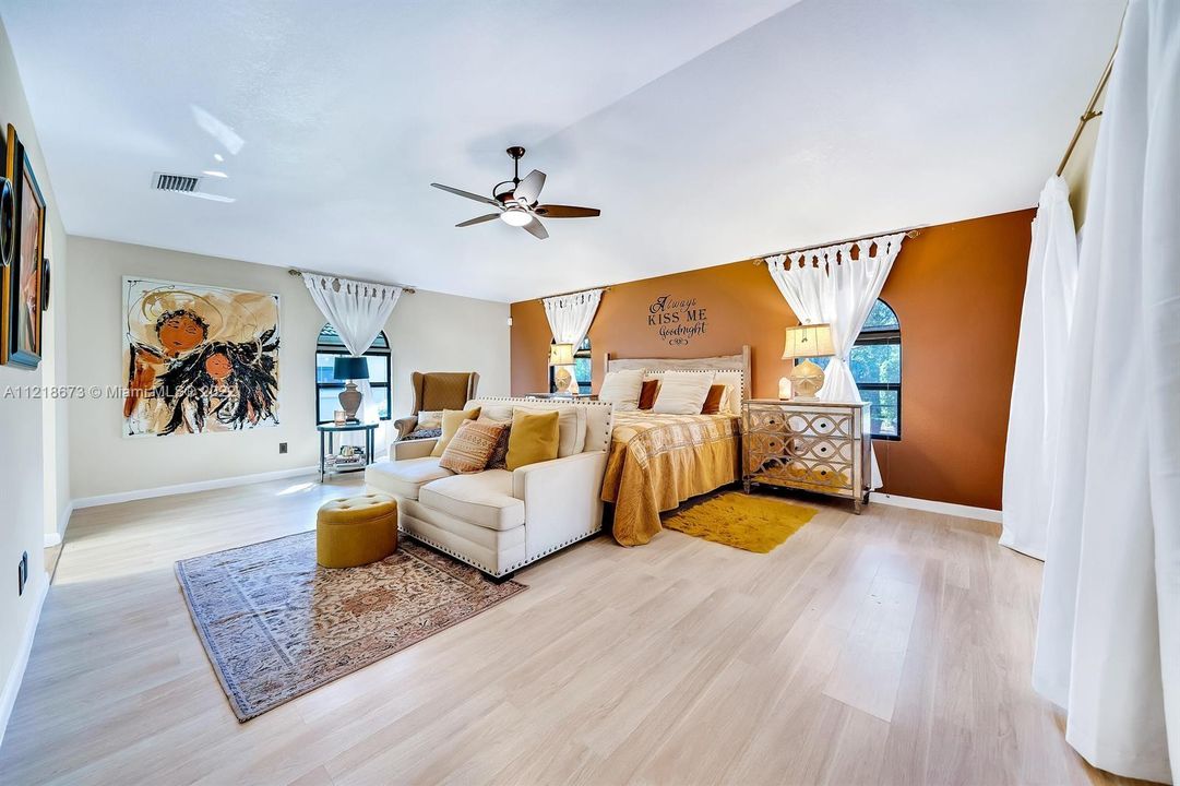 Recently Rented: $4,100 (4 beds, 3 baths, 2740 Square Feet)