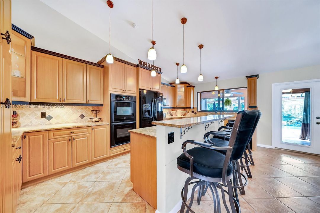 Recently Rented: $4,100 (4 beds, 3 baths, 2740 Square Feet)