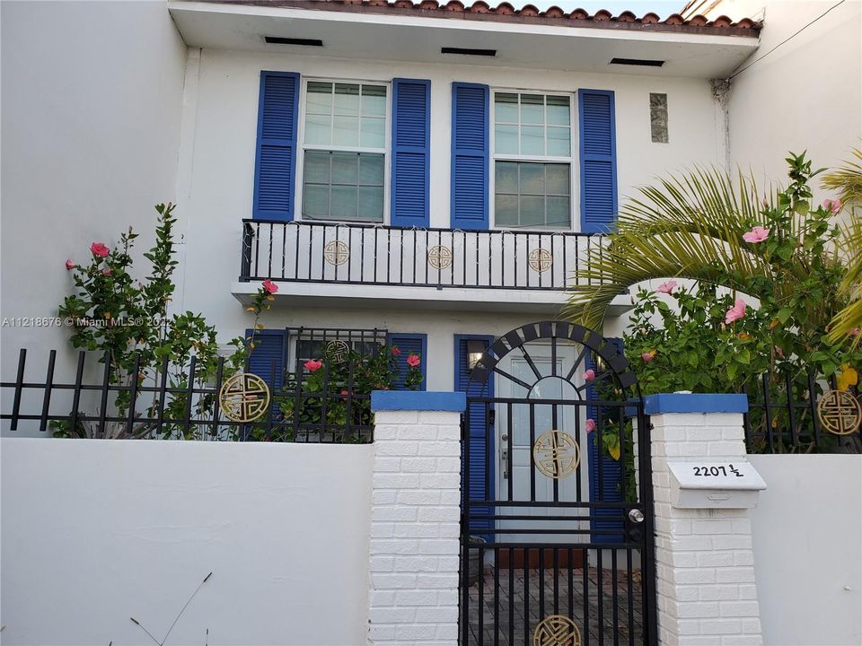 Recently Sold: $750,000 (2 beds, 2 baths, 1444 Square Feet)