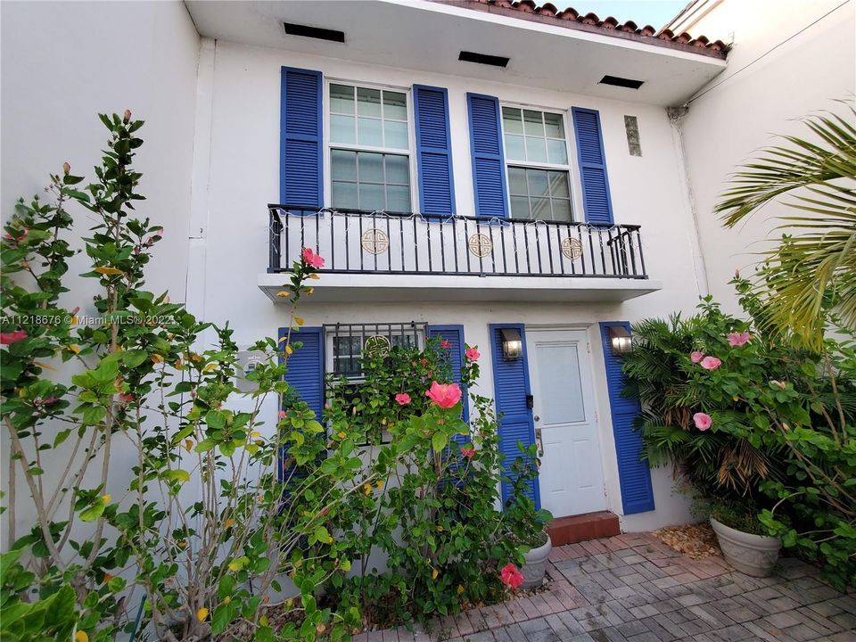 Recently Sold: $750,000 (2 beds, 2 baths, 1444 Square Feet)