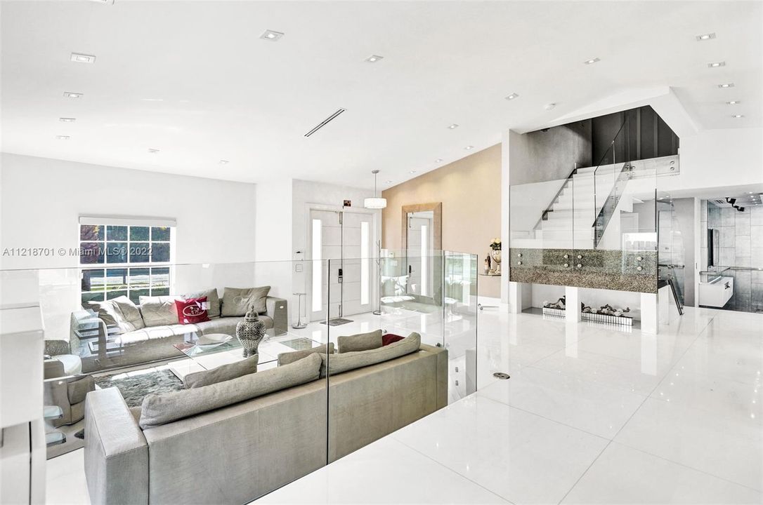 Recently Sold: $2,690,000 (5 beds, 5 baths, 3429 Square Feet)