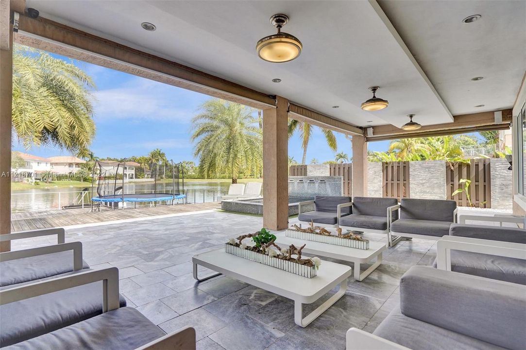 Recently Sold: $2,690,000 (5 beds, 5 baths, 3429 Square Feet)