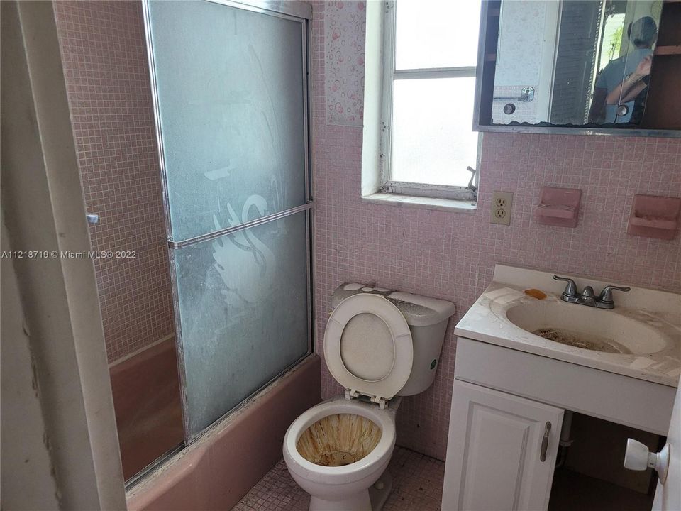 最近售出: $150,000 (1 贝兹, 1 浴室, 720 平方英尺)