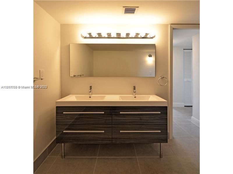Recently Sold: $756,000 (2 beds, 2 baths, 1330 Square Feet)
