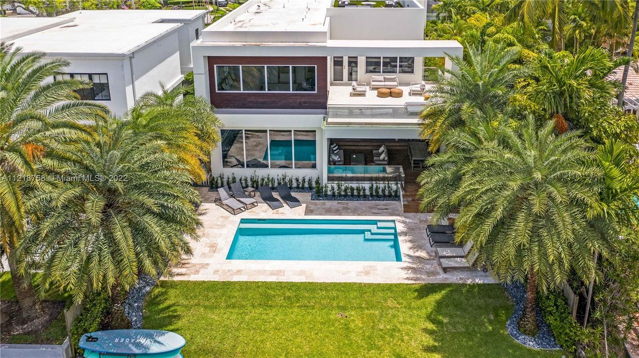 Recently Sold: $8,750,000 (5 beds, 5 baths, 4636 Square Feet)