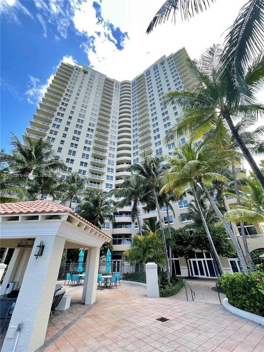 Recently Sold: $375,000 (1 beds, 1 baths, 860 Square Feet)