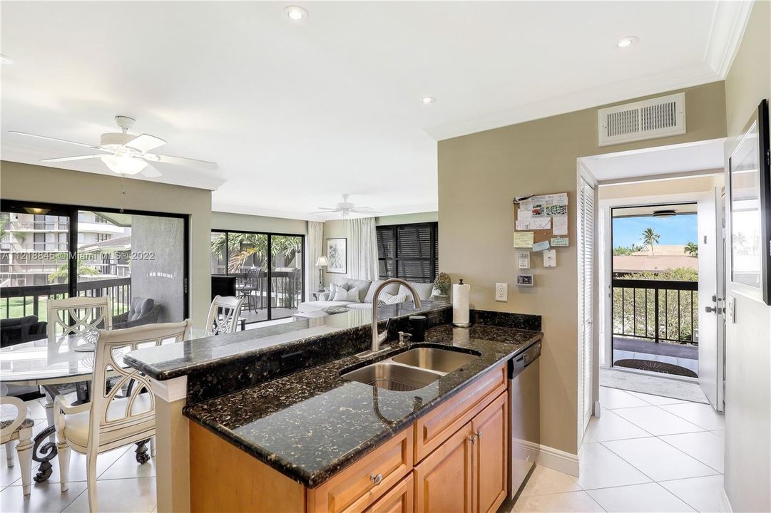 Recently Sold: $719,995 (2 beds, 2 baths, 1035 Square Feet)