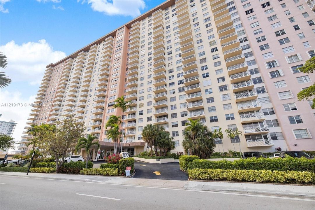 Recently Sold: $314,900 (1 beds, 1 baths, 943 Square Feet)