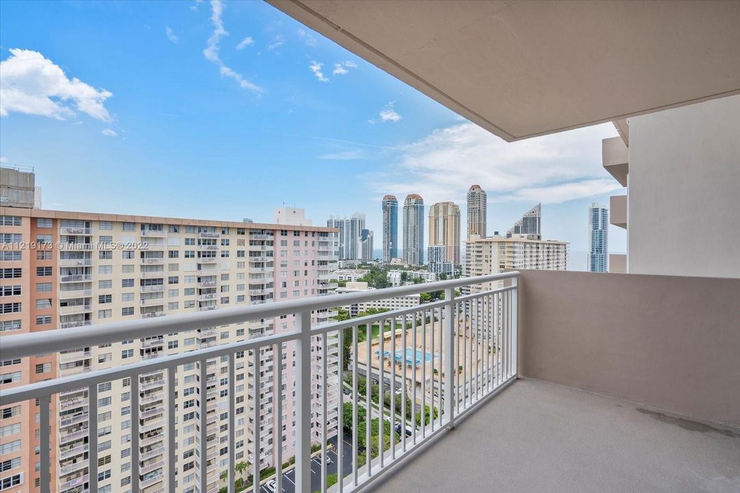 Recently Sold: $314,900 (1 beds, 1 baths, 943 Square Feet)