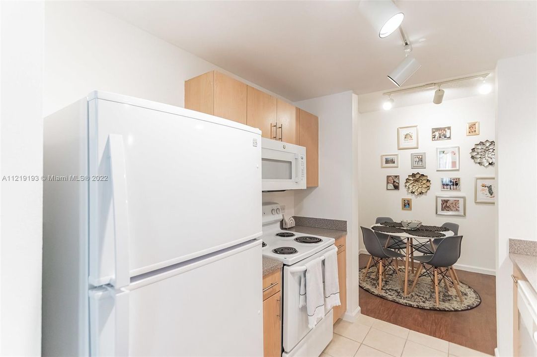 Recently Sold: $299,888 (1 beds, 1 baths, 760 Square Feet)